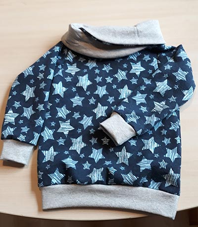 Hoodie mit Kapuze oder Wickelkragen